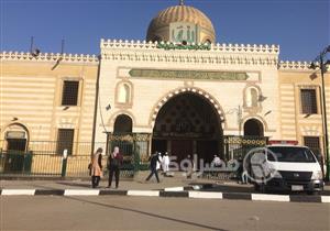 بالصور- وصول جثمان والد نسرين آمين لساحة مسجد السيدة نفيسة