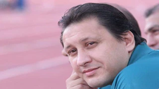 هادي خشبة لمصراوي: "الأمور ازدادت صعوبة ونتواصل مع السفارة في ليبيا"