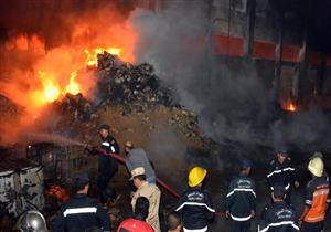 إصابة اثنين من قوات الدفاع المدني في حريق مصنع العبور