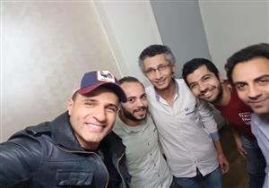 بالصور- إيهاب فهمي ينضم لفريق "كلام كبار"