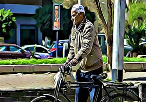 الشقاء بدلا من التكريم.. التعويم يدفع عم "محمد" للعمل بعد المعاش