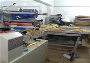 مباحث التموين تنقذ المستهلكين من "خدعة" صاحب مصنع حلوى المولد ببولاق