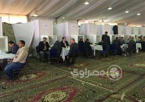 ايقاف التصويت بانتخابات الزمالك ساعة لأداء صلاة الجمعة والمرشحون يؤدون الصلاة بالخيمة الانتخابية