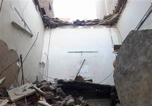 إصابة 2 في انهيار سقف محل أثناء هدم عقار مجاور بالمنصورة