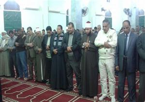 بالصور.. قيادات وأهالي "القوصية" بأسيوط يؤدون صلاة الغائب على "شهداء الروضة"  