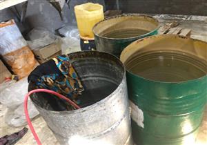 تموين القاهرة يضبط مصنعًا يُنتج زيوتًا غير صالحة للاستخدام بمصر القديمة