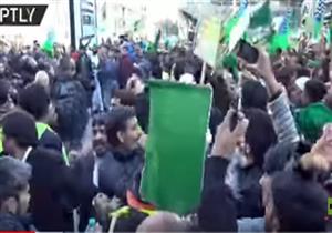 مشجعو كرة القدم يعتدون على مسلمين في أثينا أثناء الاحتفال بالمولد النبوي- فيديو