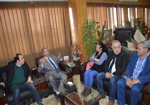 وفد أكاديمية الفنون يزور مصابي "الروضة" 