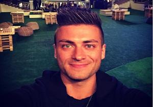 مطرب منتدى شباب العالم ينشر صورته مع محمد صلاح