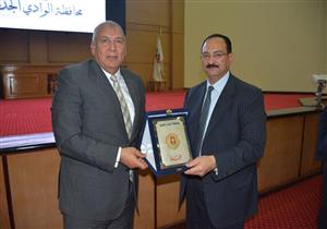 بالصور.. وفد لجنة النقل والمواصلات بالبرلمان يزور الوادي الجديد