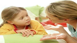 يؤدي لانحرافات سلوكية.. استشاري نفسي يُحذر من تجاهل أسئلة الأطفال 