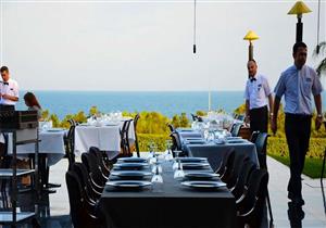 سيدة تفتتح مطعم لتقديم الأحضان بدلاً من الوجبات الساخنة..والسبب