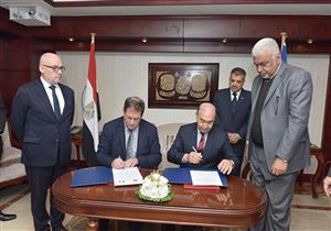 مميش يوقع مذكرة تفاهم مع شركة فرنسية لتجميع مخلفات البترول ومعالجتها