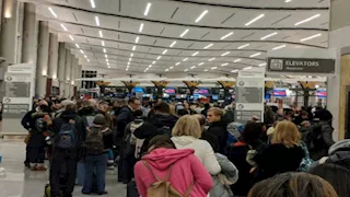 السلطات الأمريكية: القبض على رجل كان يعتزم إطلاق النار في مطار اتلانتا