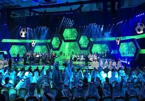 استياء لسقوط علم السعودية تحت قدم أحد ضيوف حفل هيئة الرياضة