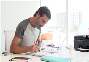  كيف تحمي نفسك من متاعب الظهر أثناء العمل المكتبي؟