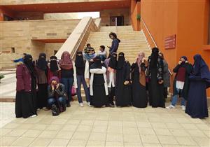 ​"النقاب الجماعي" يتحدى إدارة الجامعة الأمريكية -(صور)