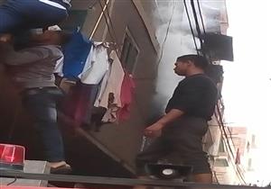 بالصور.. السيطرة على حريق بمنزل في شبين القناطر 