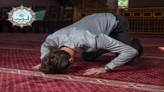 الإفتاء توضح كيفية الترتيب بين الصلاة الحاضرة والفائتة عند ضيق الوقت