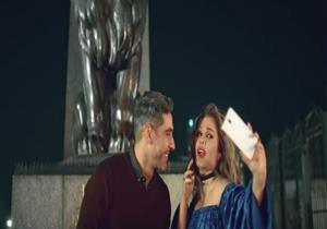 بالفيديو.. نيكول سابا تطلق أحدث كليباتها "صورة سيلفي" وتستعين بأحد نجوم "مذيع العرب" 