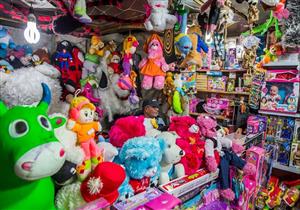 إقبال ضعيف على الزينة.. "الكريسماس" يحرك الطلب على مبيعات لعب الأطفال