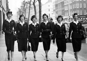 بالصور- تعرف على أقدم مضيفة طيران في العالم.. وهذا عمرها