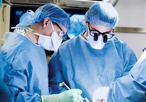 بالصور.. استخراج "توأم" من بطن طفل في "أبو الريش"