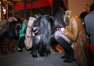 رسالة "وآتساب" تكشف شبكة دعارة واتجار بالبشر في أبوظبي