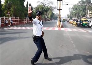 شرطي مرور راقص في الهند