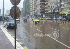 بالصور- شوارع الإسكندرية خالية.. والسبب أمطار "عيد الميلاد" 