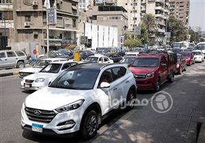 النشرة المرورية.. كثافات متوسطة بمعظم محاور وميادين القاهرة والجيزة