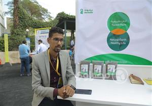 فيديو- "سر الأرض".. 3 أصدقاء من قنا يحولون مخلفات قصب السكر إلى سماد