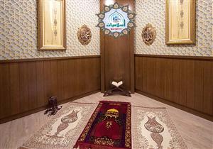 هل تجوز الصلاة على سجادة مصنوعة من حرير؟