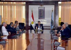 منع النقل والانتداب والإجازة بدون أجر للعاملين بالمهن الطبية ومهندسي الإسكان بالأقصر