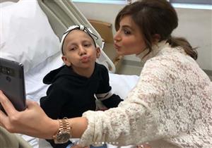بالصور.. يارا تزور مركز سرطان الأطفال ببيروت