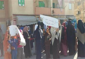 بالصور.. وقفة احتجاجية لأهالي "خندق المكس" بالإسكندرية لرفض الشقق الجديدة