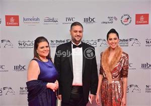 عرض "بلاش تبوسني" في دبي جدد التساؤلات حول عدم عرضه في القاهرة !