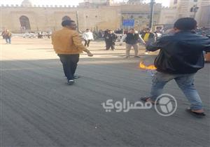بالصور والفيديو.. متظاهرو الأزهر يحرقون العلم الإسرائيلي
