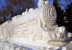 الثلوج تحاصر قطارا في اليابان وتتسبب في مقتل شخص