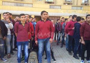 مصراوي يرصد.. مدرسة ثانوية تستعين بطلاب مدرسة أخرى لحضور طابور وزير التعليم- صور