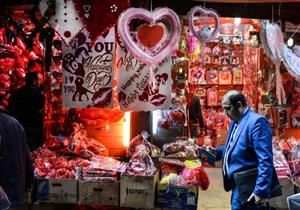 المصري في الفالنتين.. "مُوفراتي أو مِطَنشاتي أو مِتناسي" من أنت؟
