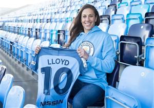 بالفيديو والصور.. تعرف على الجميلة "لويد" أحدث صفقات مانشستر سيتي