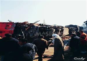 بالفيديو- لحظة انقلاب قطار بضائع يحمل 50 طن قمح بالدقهلية