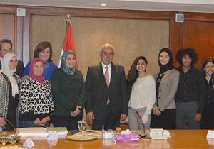 وزارة الصناعة تطلق مبادرة لاستخدام بواقي الأقمشة في تصميم الأزياء