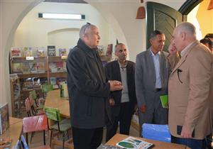 بالصور.. محافظ الوادي الجديد يجرى أولى جولاته بمركز باريس