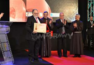 بالصور- موقف طريف ومرض وغياب.. لقطات لنجوم الفن في افتتاح "الكاثوليكي للسينما"