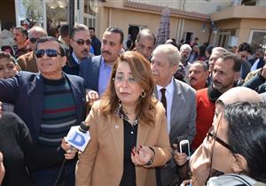 وزير التضامن تؤكد تقديم دعم مادي لـ50 أسرة نازحة للإسماعيلية.. والمحافظ: "ليسوا نازحين"