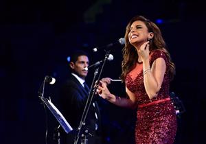 بالصور.. أنغام تتألق في حفلها على مسرح المجاز بالشارقة