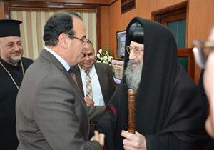 الأنبا بيشوى يزور محافظ الدقهلية للتهنئة