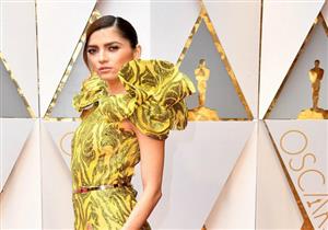 بالصور.. فستان هذه النجمة يضعها في موقف محرج بالأوسكار